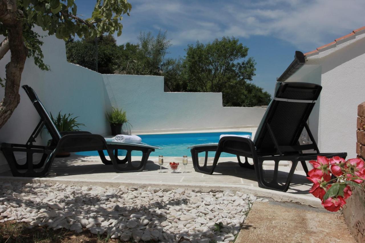 Nerezisca Holiday House Pine Tree מראה חיצוני תמונה