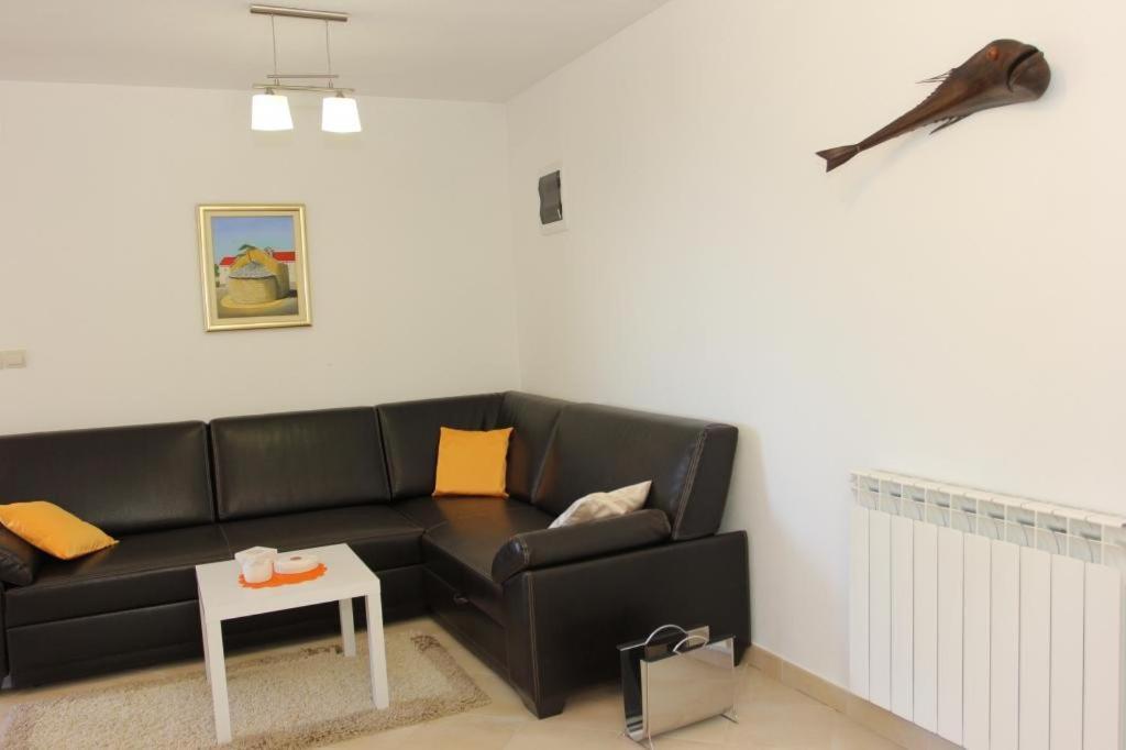 Nerezisca Holiday House Pine Tree מראה חיצוני תמונה
