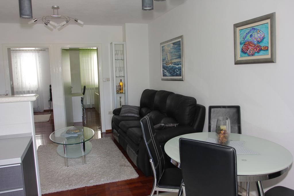 Nerezisca Holiday House Pine Tree מראה חיצוני תמונה