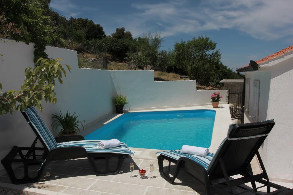 Nerezisca Holiday House Pine Tree מראה חיצוני תמונה