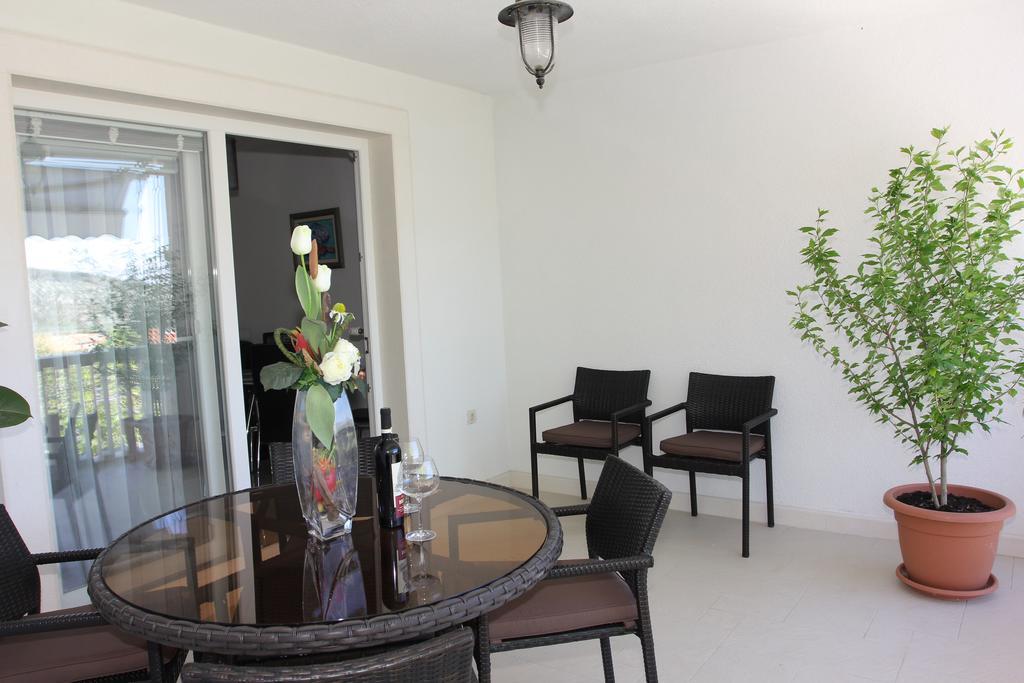 Nerezisca Holiday House Pine Tree מראה חיצוני תמונה