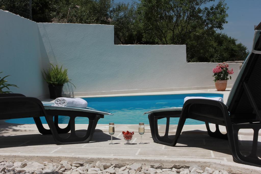 Nerezisca Holiday House Pine Tree מראה חיצוני תמונה