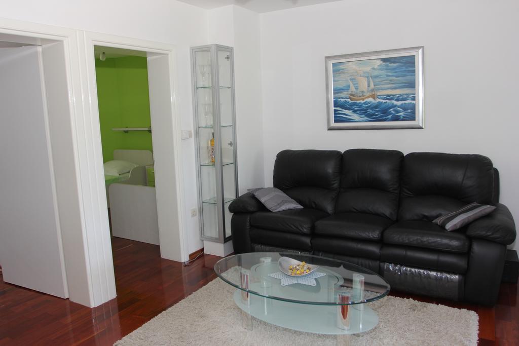 Nerezisca Holiday House Pine Tree מראה חיצוני תמונה