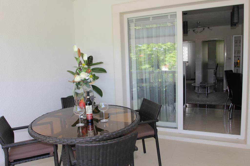 Nerezisca Holiday House Pine Tree מראה חיצוני תמונה