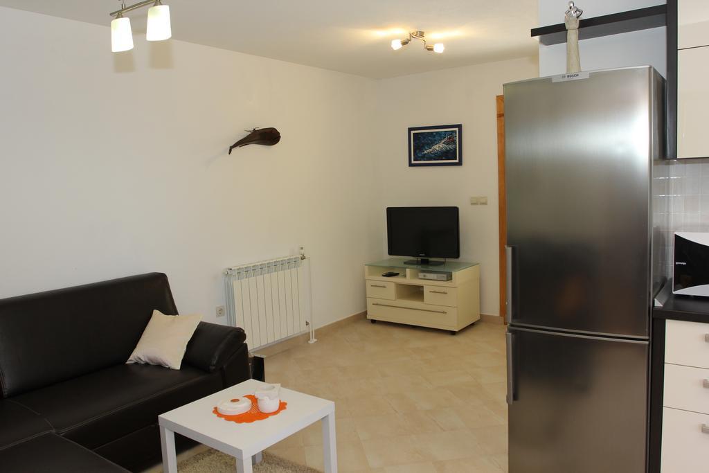 Nerezisca Holiday House Pine Tree מראה חיצוני תמונה