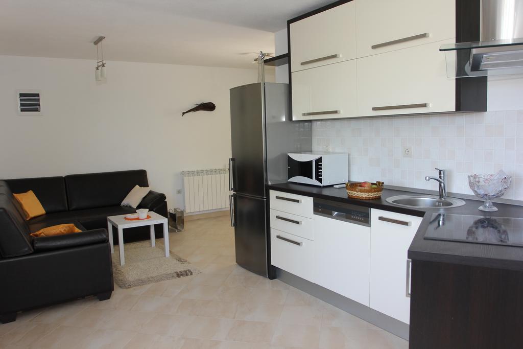 Nerezisca Holiday House Pine Tree מראה חיצוני תמונה