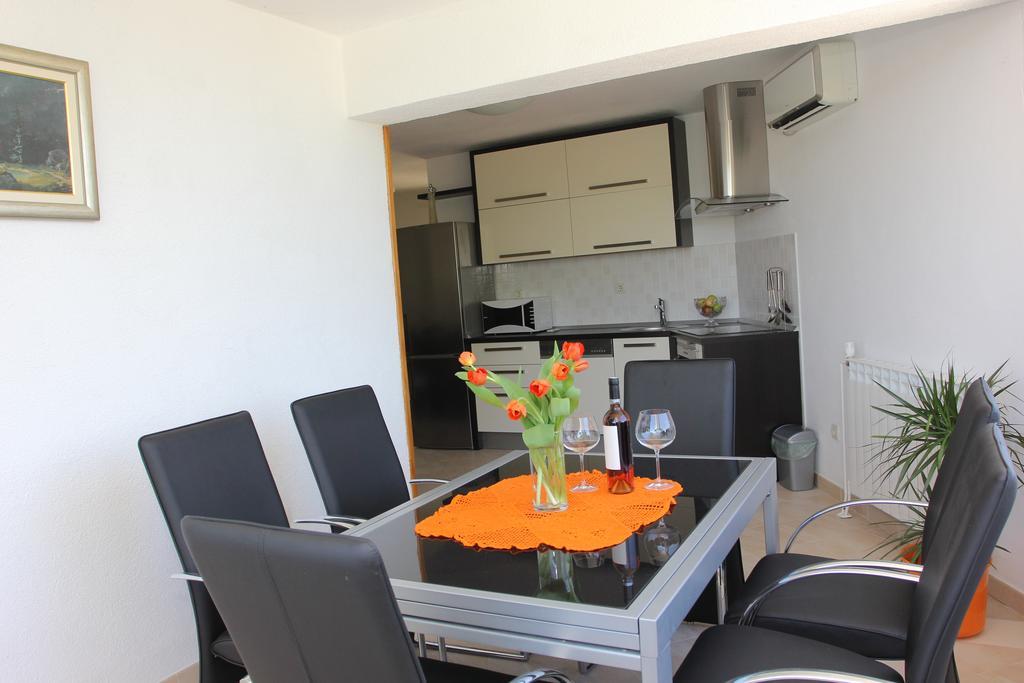 Nerezisca Holiday House Pine Tree מראה חיצוני תמונה