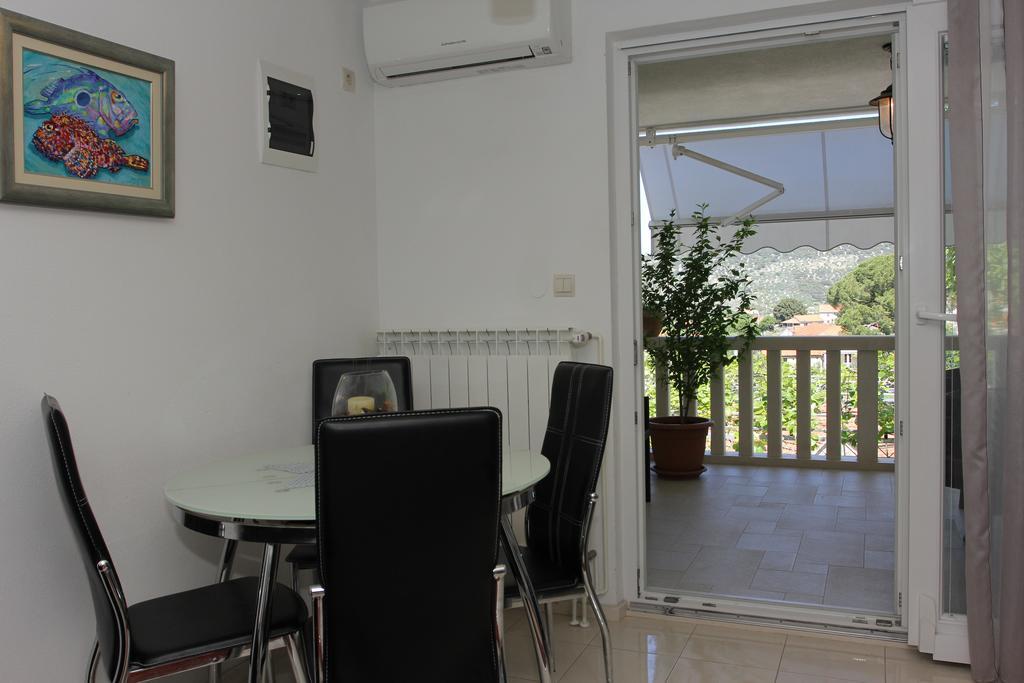 Nerezisca Holiday House Pine Tree מראה חיצוני תמונה
