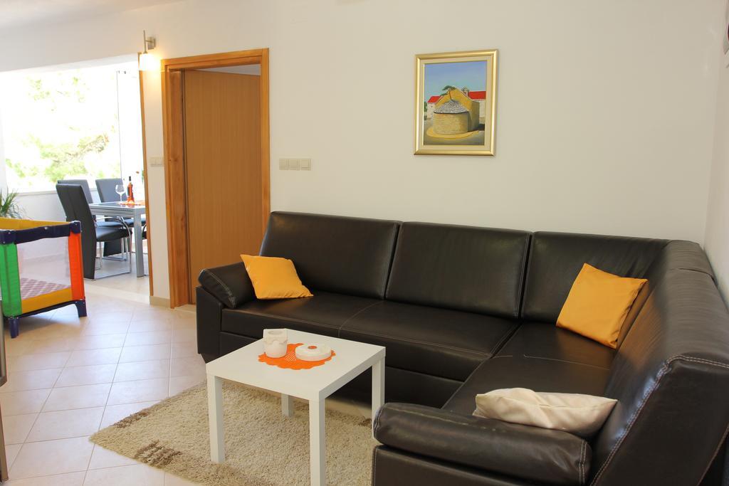 Nerezisca Holiday House Pine Tree מראה חיצוני תמונה