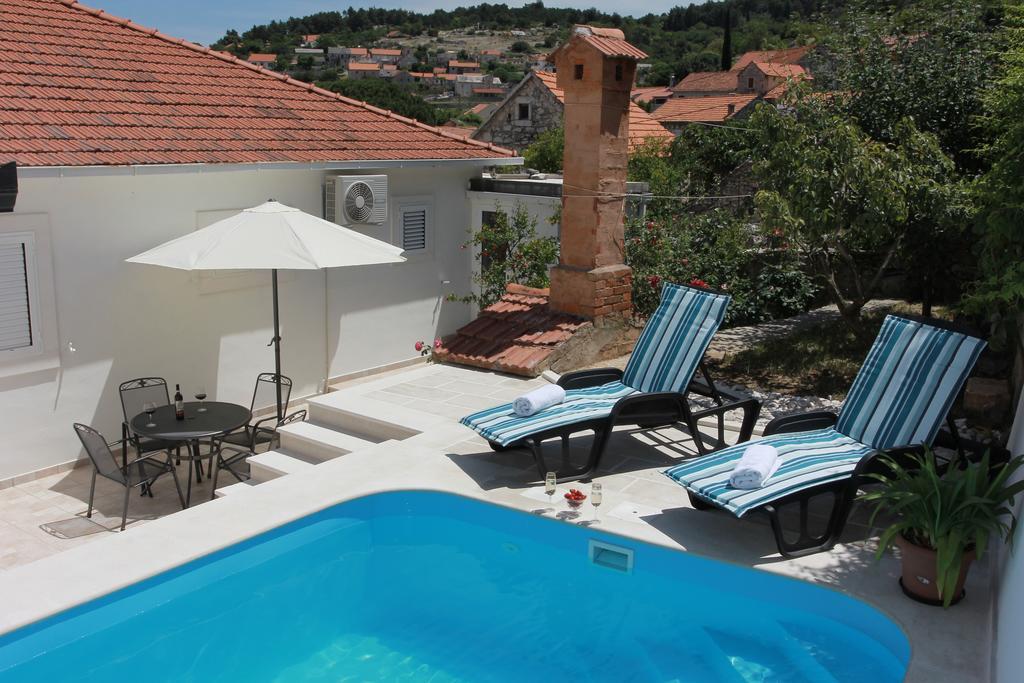Nerezisca Holiday House Pine Tree מראה חיצוני תמונה