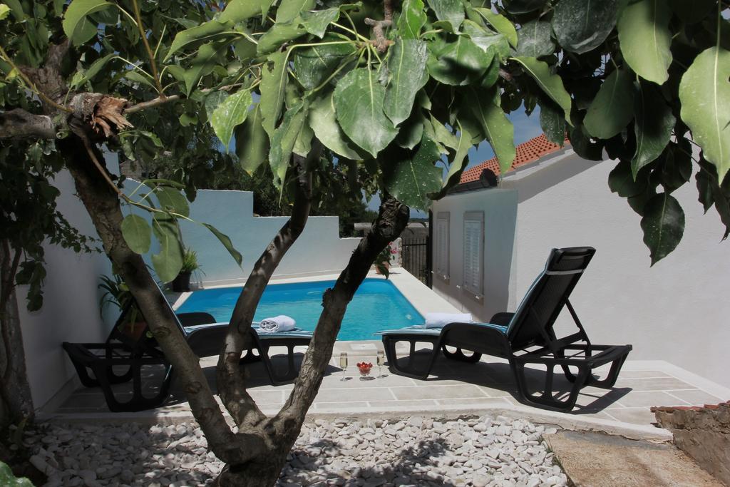 Nerezisca Holiday House Pine Tree מראה חיצוני תמונה